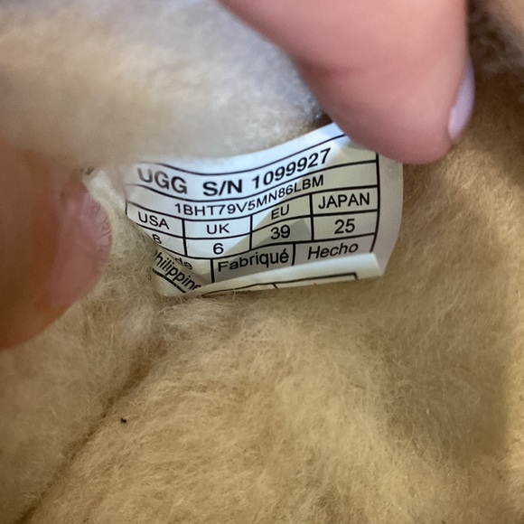 Ugg Moccasins - Picture 5 of 6